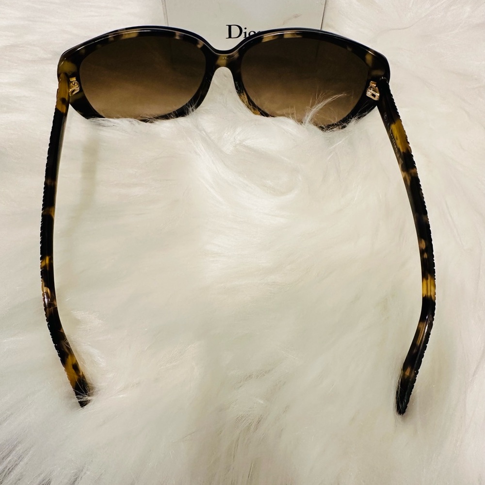 Oversized Dior Black and Brown Sunglasses - Picture 4 of 7